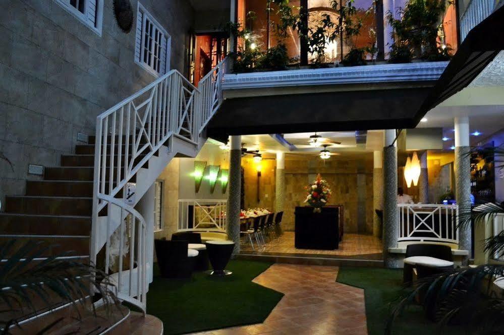Eden Gardens Wellness Resort & Spa 킹스톤 외부 사진